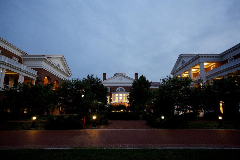 达登弗吉尼亚大学酒店 夏律第镇 外观 照片
